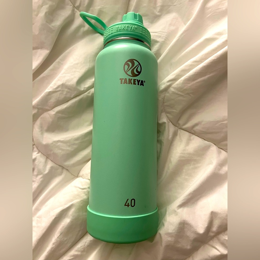 Takeya 40 oz metal bottle